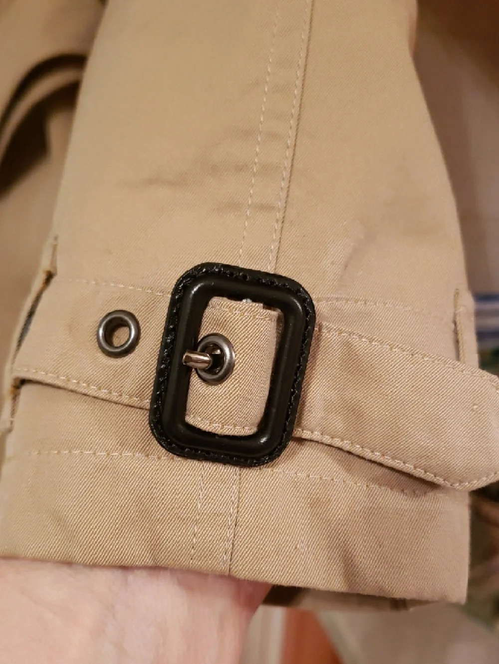 Burberry Beige Double-Breasted Trench Coat with Belt - Picture 5 of 13